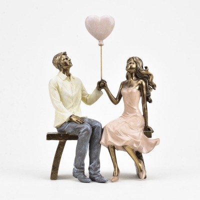 couple with balloon figurine