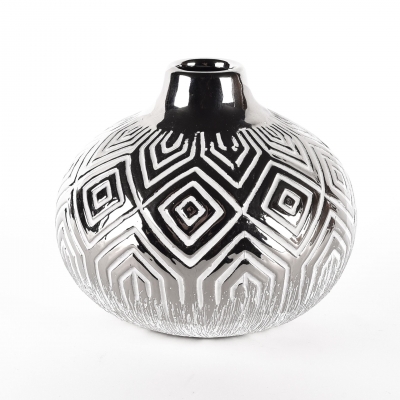 silver and white geometric vase 15cm £12.99